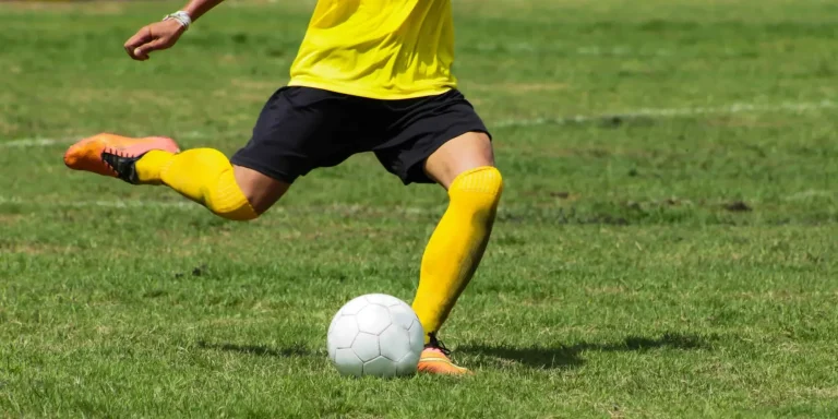 Техника ударов по воротам в футболе